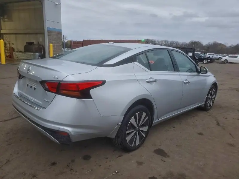 2022 NISSAN ALTIMA SV  