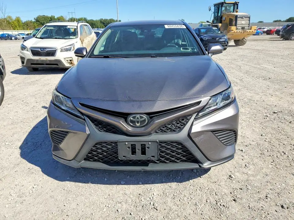 2019 TOYOTA CAMRY SE  