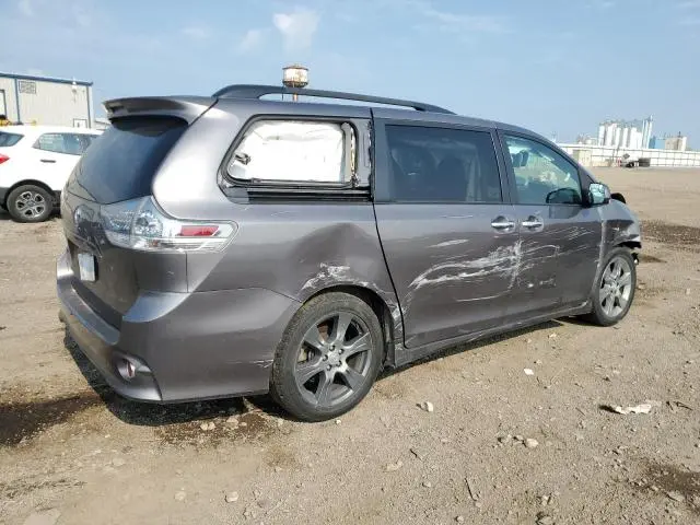 2017 TOYOTA SIENNA SE  