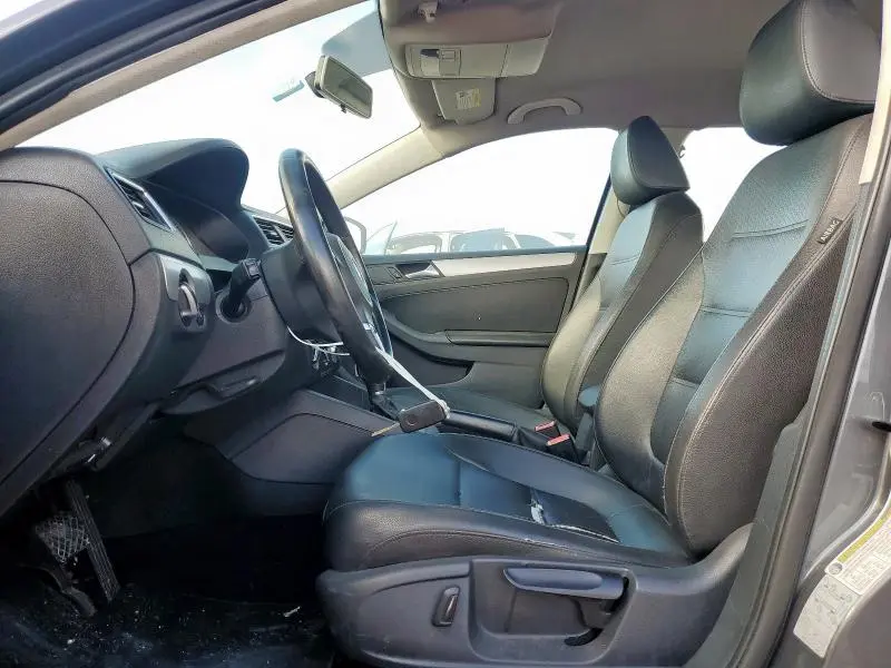 2013 VOLKSWAGEN JETTA SE  