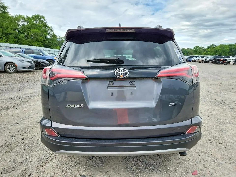 2018 TOYOTA RAV4 SE  