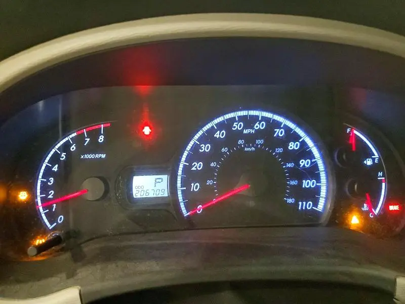 2013 TOYOTA SIENNA LE 8-PASSENGER  