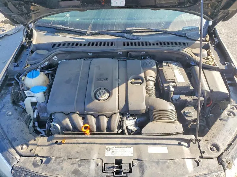 2013 VOLKSWAGEN JETTA SE  