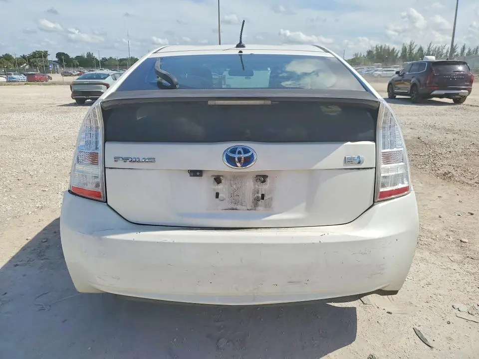 2010 TOYOTA PRIUS III  