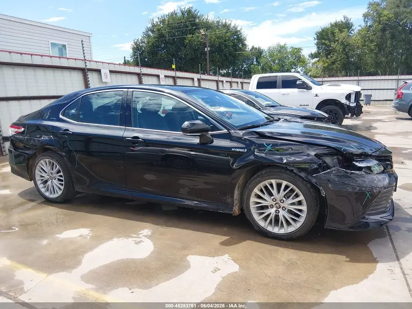 2020 TOYOTA CAMRY XLE HYBRID
