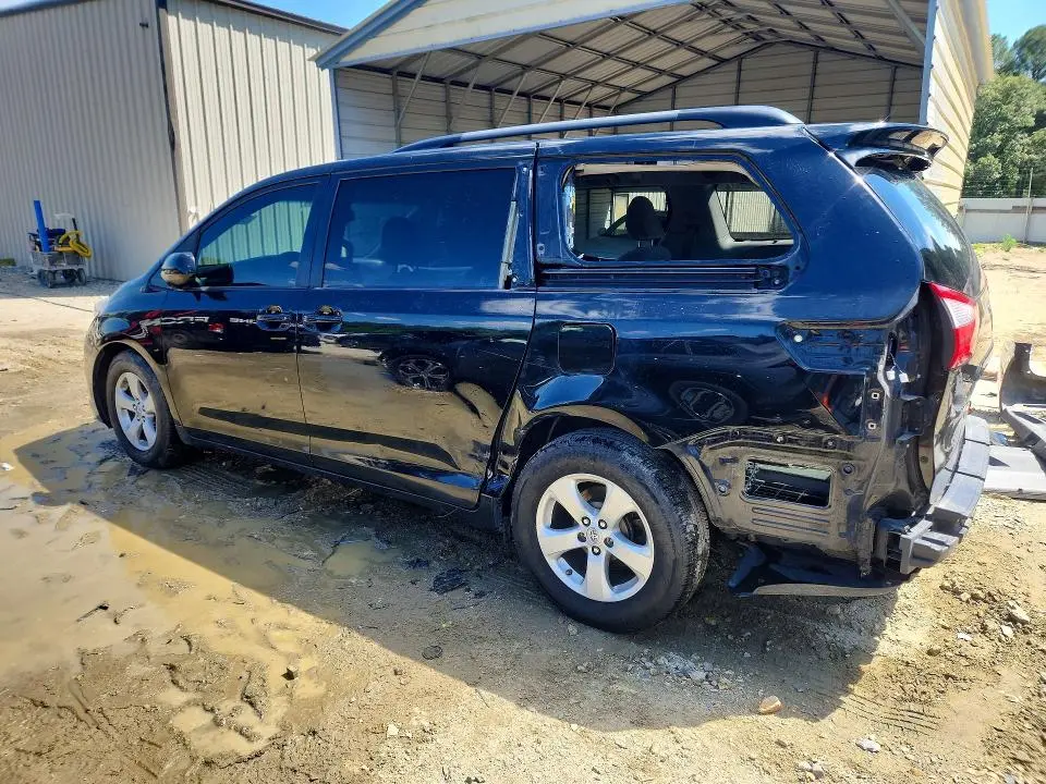 2017 TOYOTA SIENNA LE  