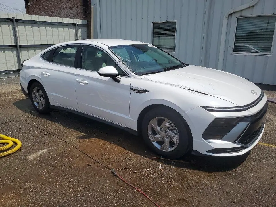 2025 HYUNDAI SONATA SE  