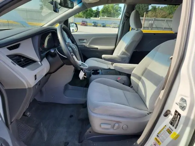 2017 TOYOTA SIENNA LE  
