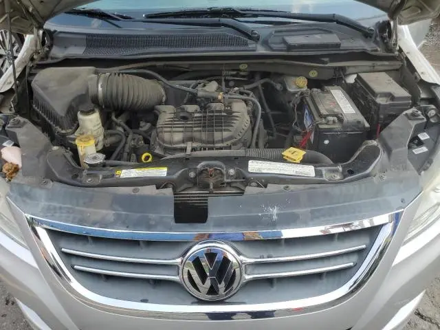2011 VOLKSWAGEN ROUTAN SE  