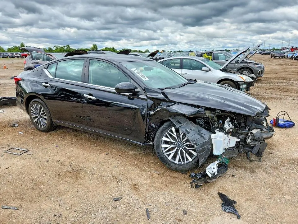 2023 NISSAN ALTIMA SV  