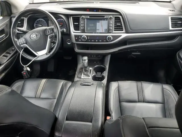 2018 TOYOTA HIGHLANDER SE  