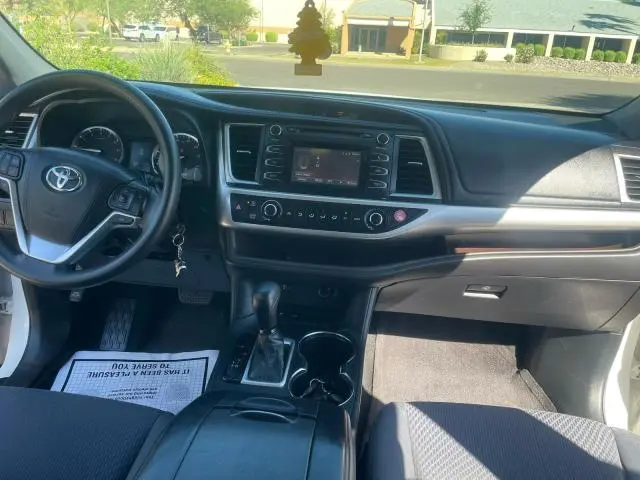 2016 TOYOTA HIGHLANDER LE  