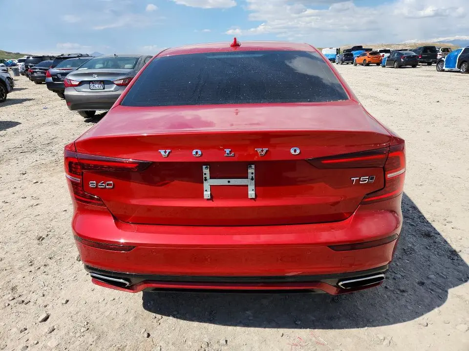 2021 VOLVO S60 T5 MOMENTUM  