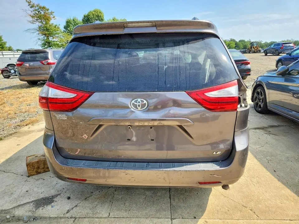2015 TOYOTA SIENNA LE  