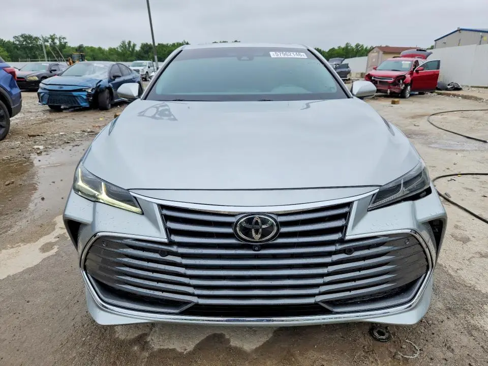 2019 TOYOTA AVALON LIMITED  
