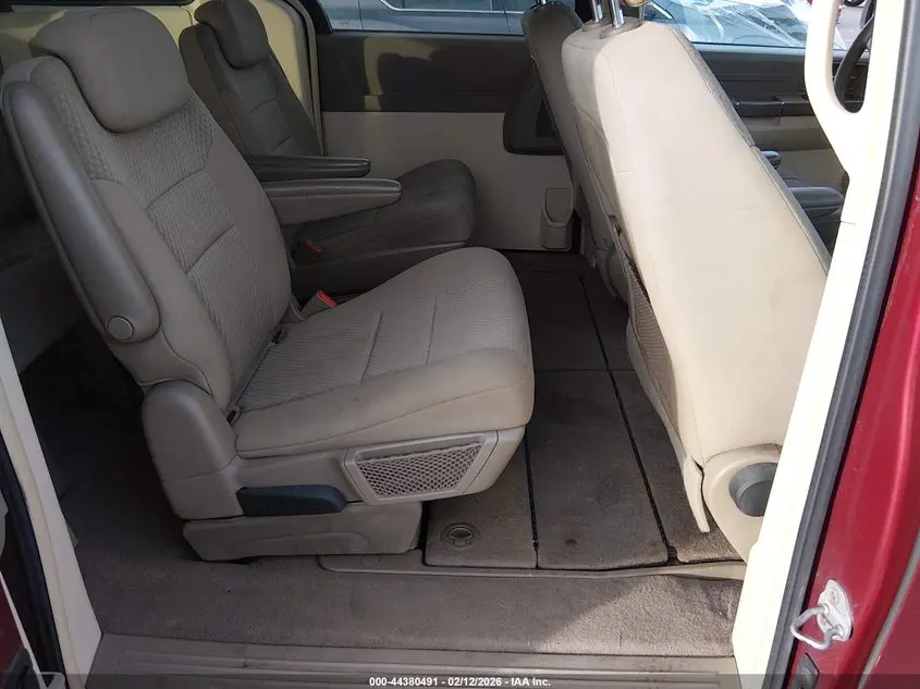 2010 CHRYSLER TOWN & COUNTRY NEW LX