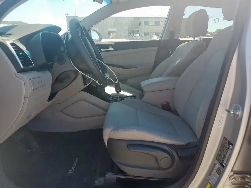 2021 HYUNDAI TUCSON SE  