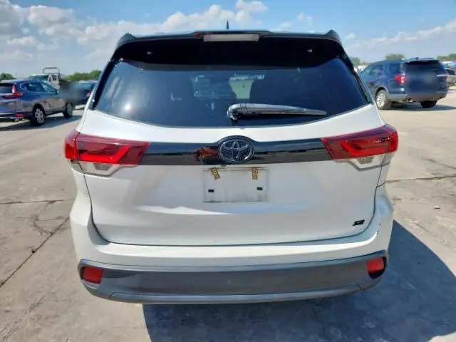 2019 TOYOTA HIGHLANDER SE  