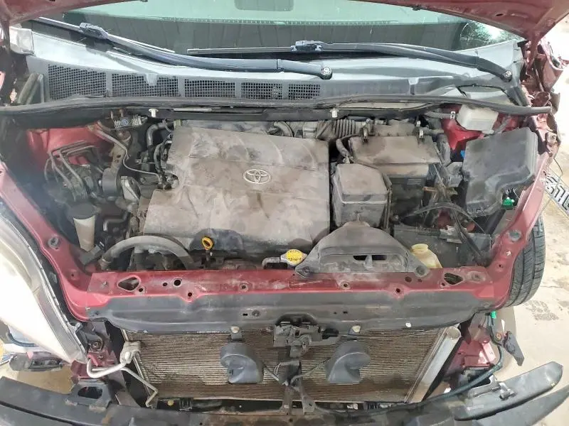 2012 TOYOTA SIENNA LE  