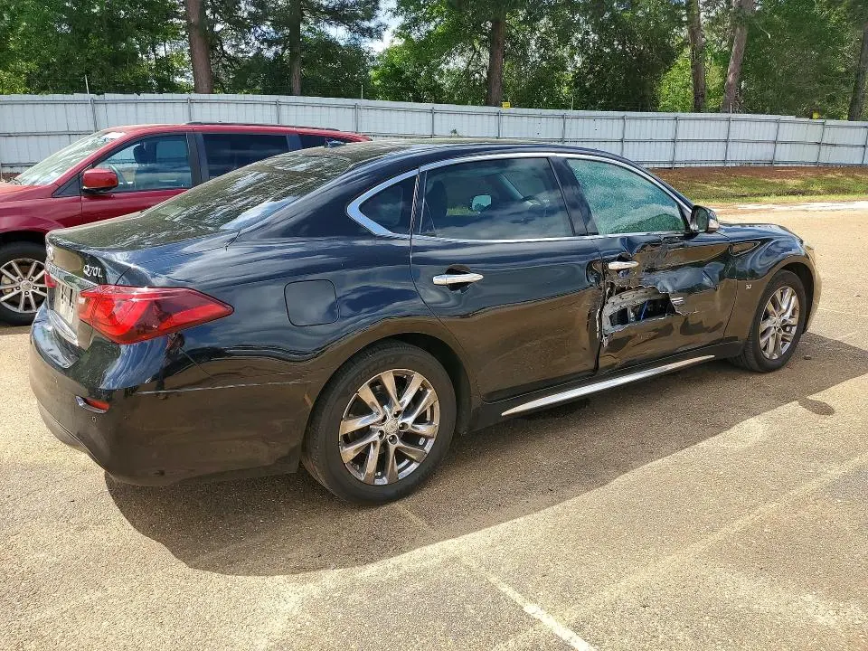 2016 INFINITI Q70L 3.7  