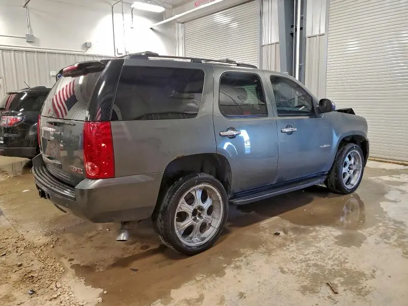 2011 GMC YUKON SLE  