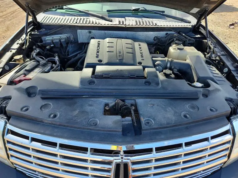 2011 LINCOLN NAVIGATOR   