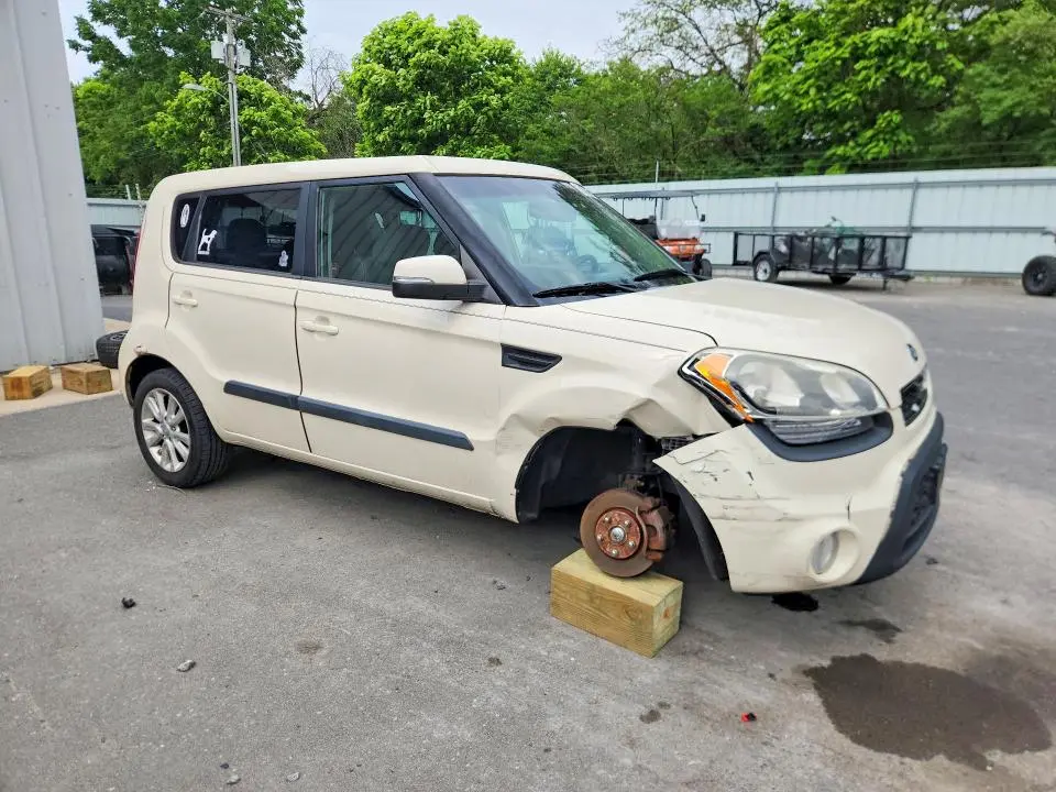 2013 KIA SOUL +  