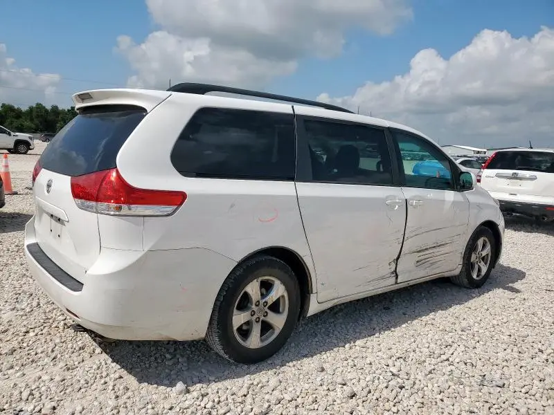 2014 TOYOTA SIENNA LE  