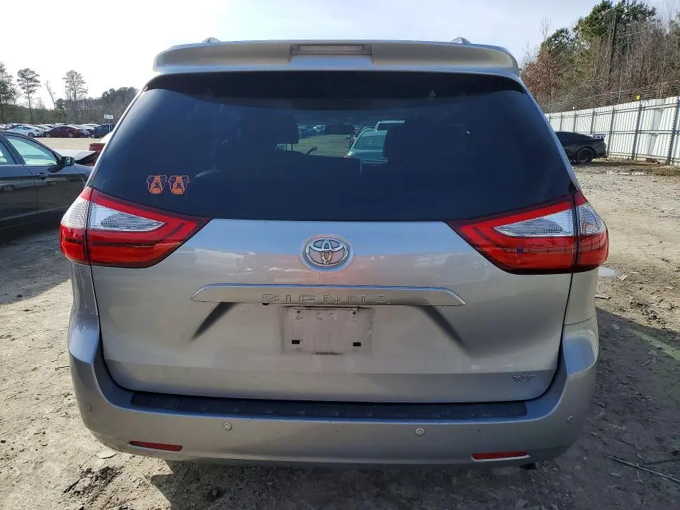 2017 TOYOTA SIENNA XLE PREMIUM 8-PASSENGER  