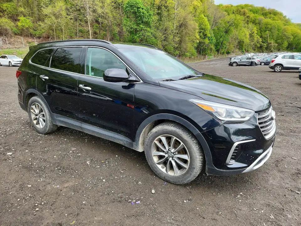 2018 HYUNDAI SANTA FE SE  