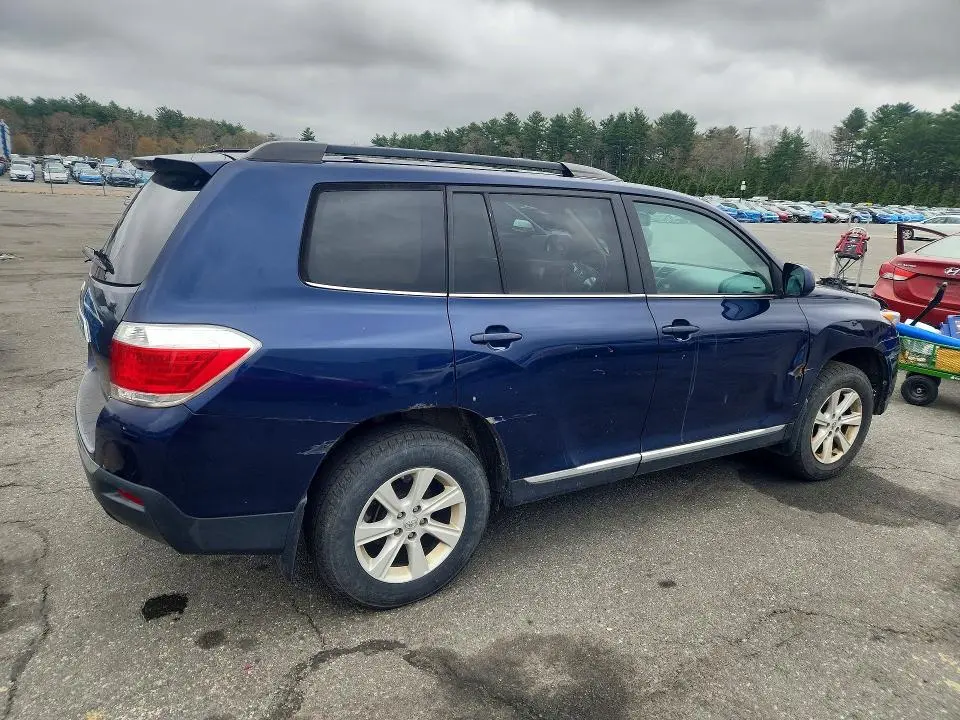 2013 TOYOTA HIGHLANDER SE  