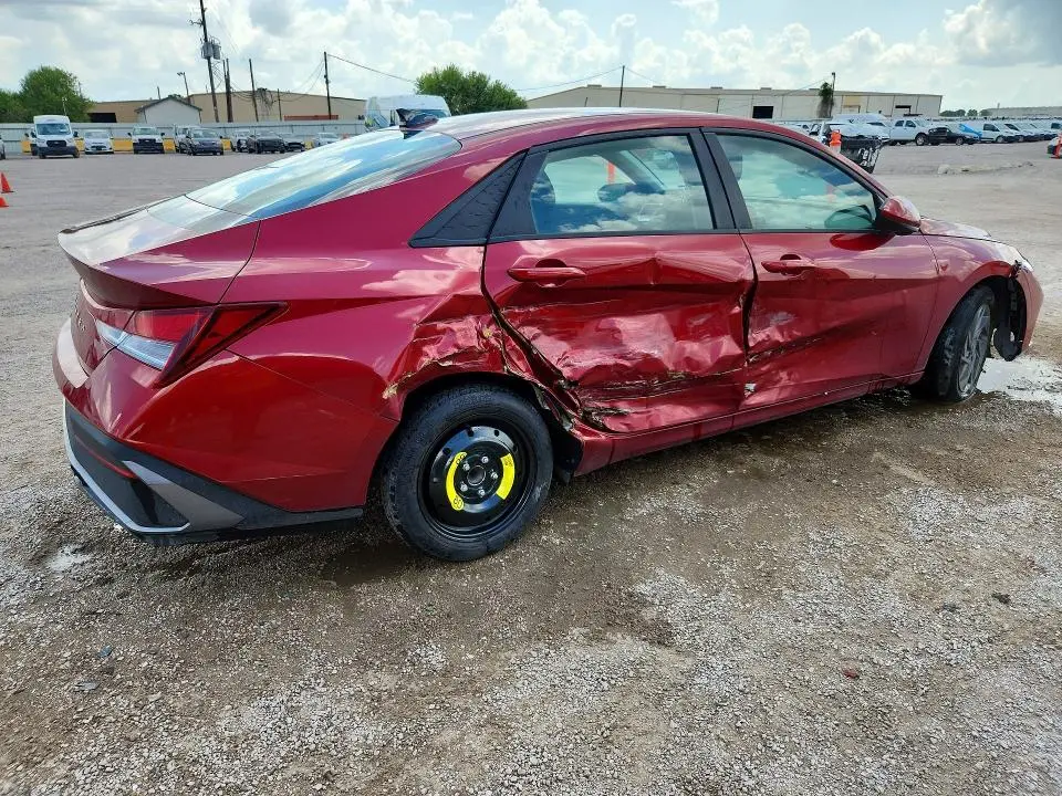 2024 HYUNDAI ELANTRA SEL  
