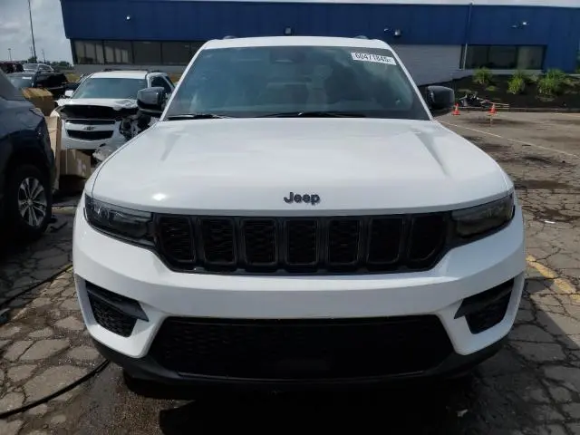 2024 JEEP GRAND CHEROKEE LAREDO  