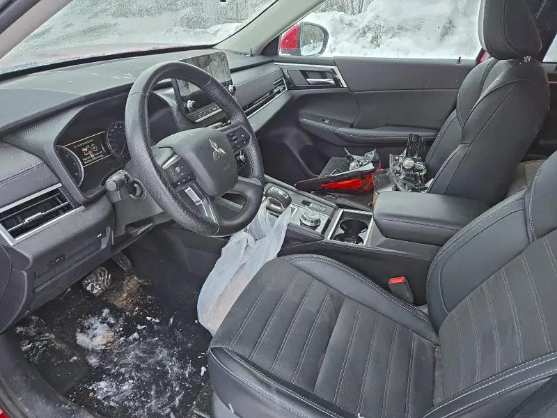 2024 MITSUBISHI OUTLANDER SE  