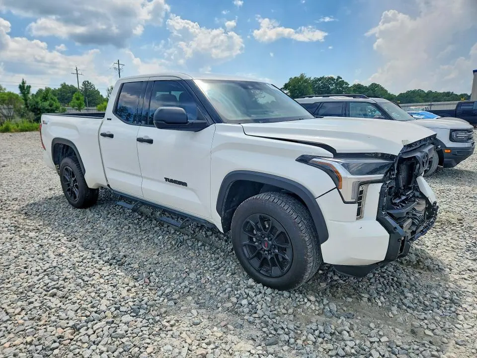 2023 TOYOTA TUNDRA SR5  