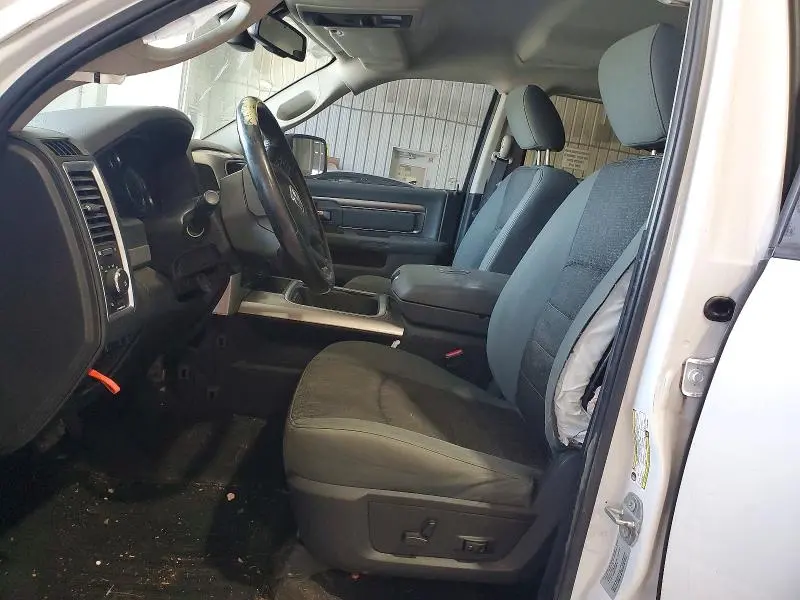 2016 RAM 1500 SLT  