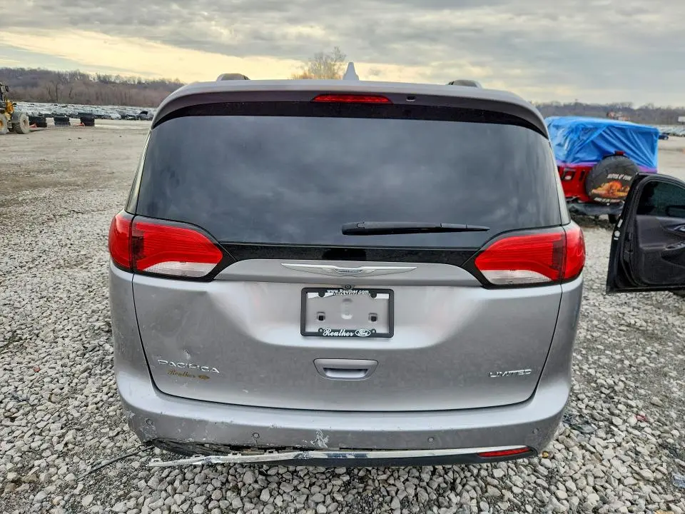 2017 CHRYSLER PACIFICA LIMITED  