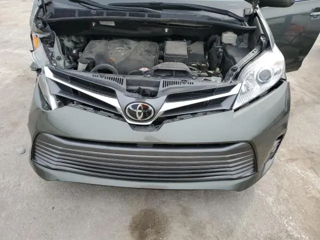 2019 TOYOTA SIENNA XLE