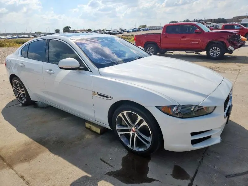 2017 JAGUAR XE PREMIUM  