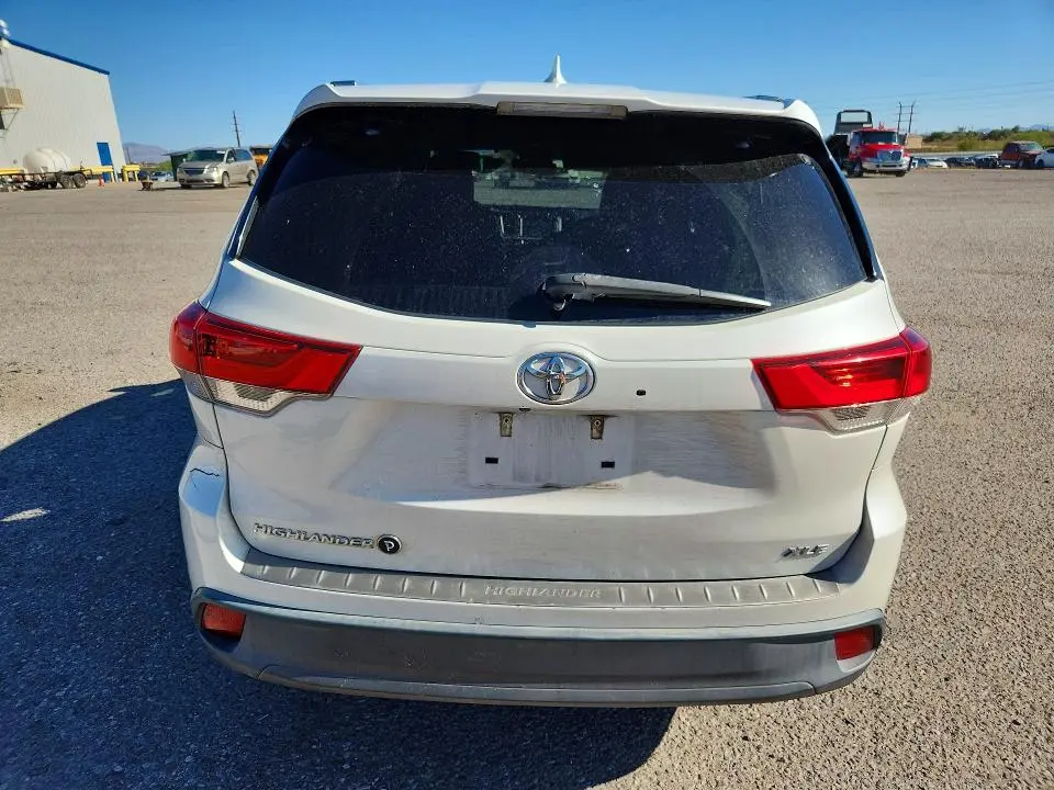 2017 TOYOTA HIGHLANDER XLE  