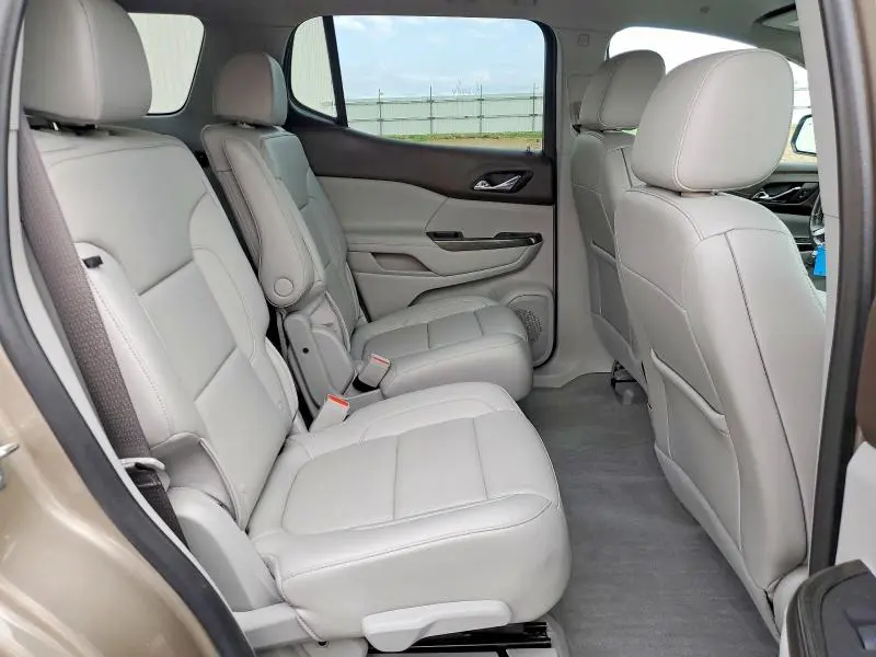2022 GMC ACADIA SLT  