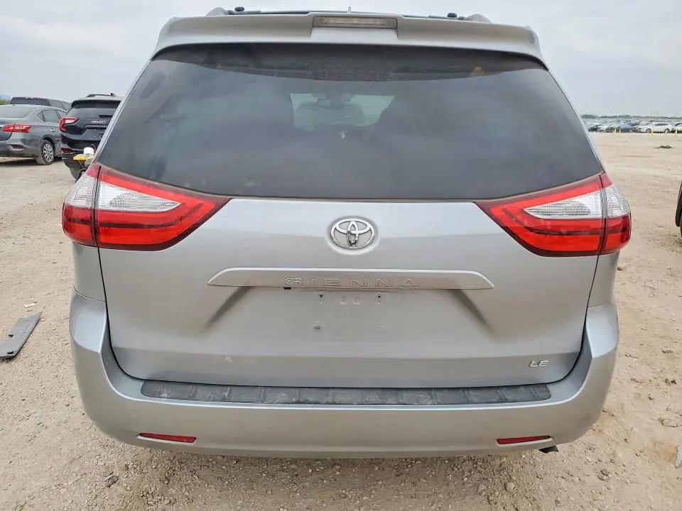 2018 TOYOTA SIENNA LE 8-PASSENGER  