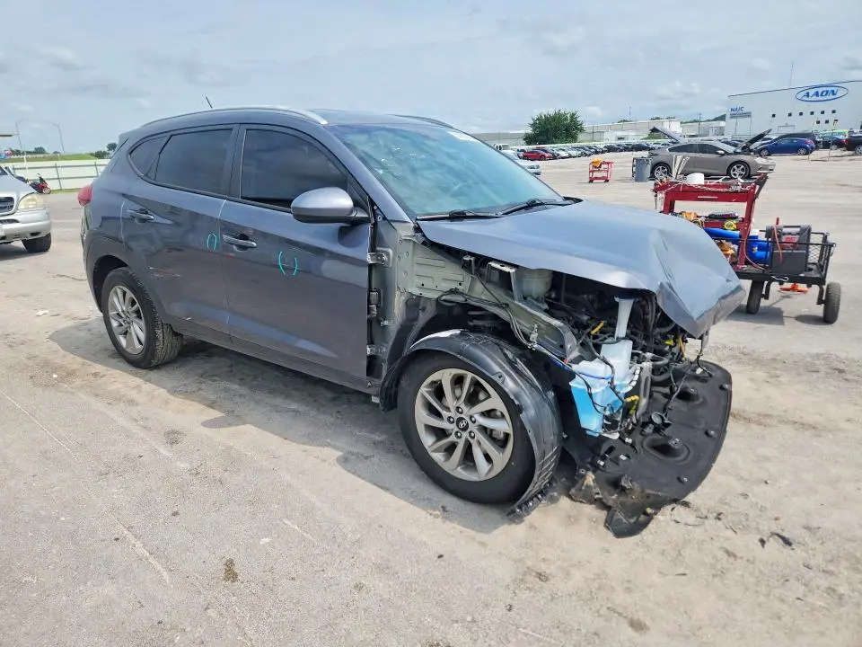 2017 HYUNDAI TUCSON SE  