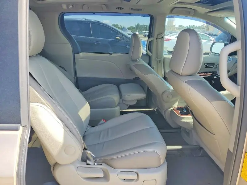 2014 TOYOTA SIENNA LIMITED 7-PASSENGER  