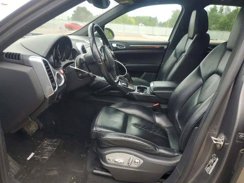 2013 PORSCHE CAYENNE   