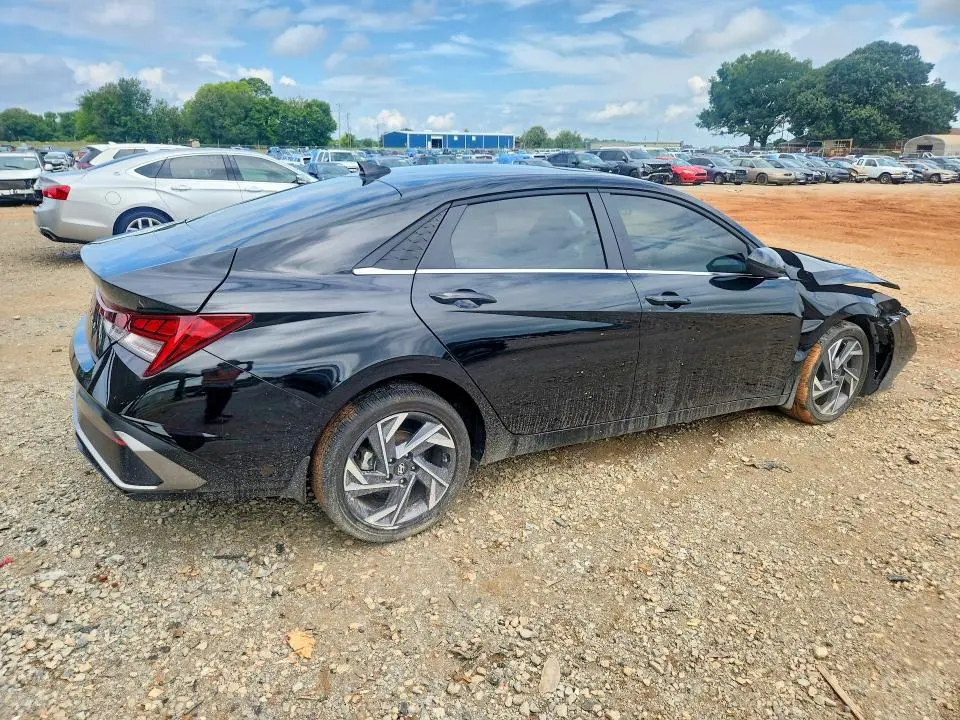 2025 HYUNDAI ELANTRA SEL  