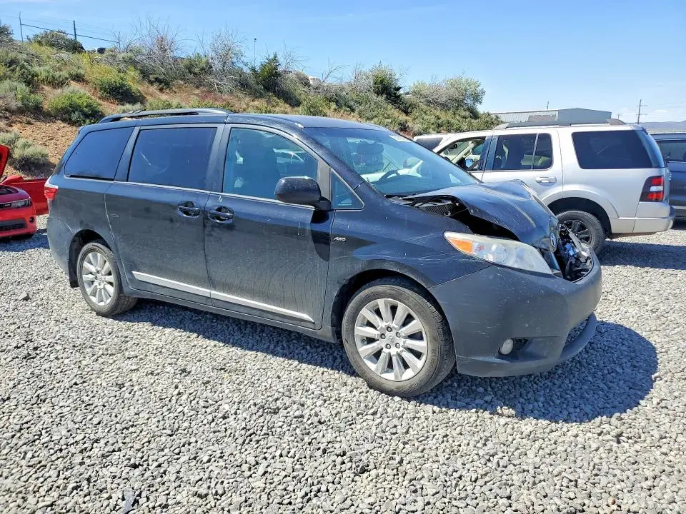 2017 TOYOTA SIENNA LE  