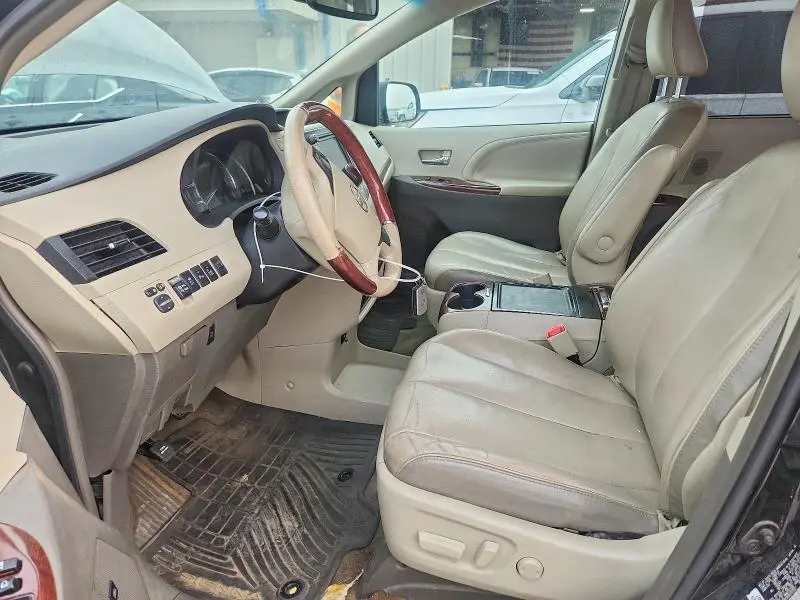 2014 TOYOTA SIENNA LIMITED 7-PASSENGER  