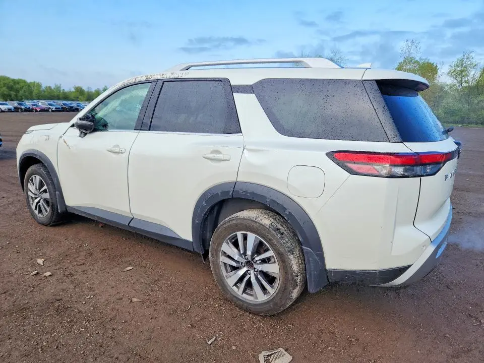 2022 NISSAN PATHFINDER SL  