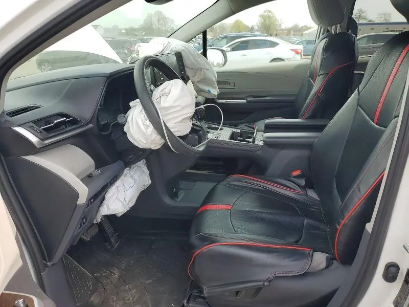 2022 TOYOTA SIENNA LE  